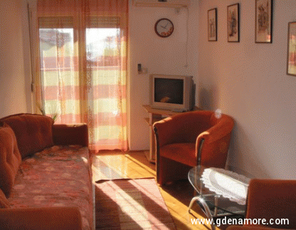 Jednosoban apartman u Igalu 100m od mora, Privatunterkunft im Ort Igalo, Montenegro - dnevna soba